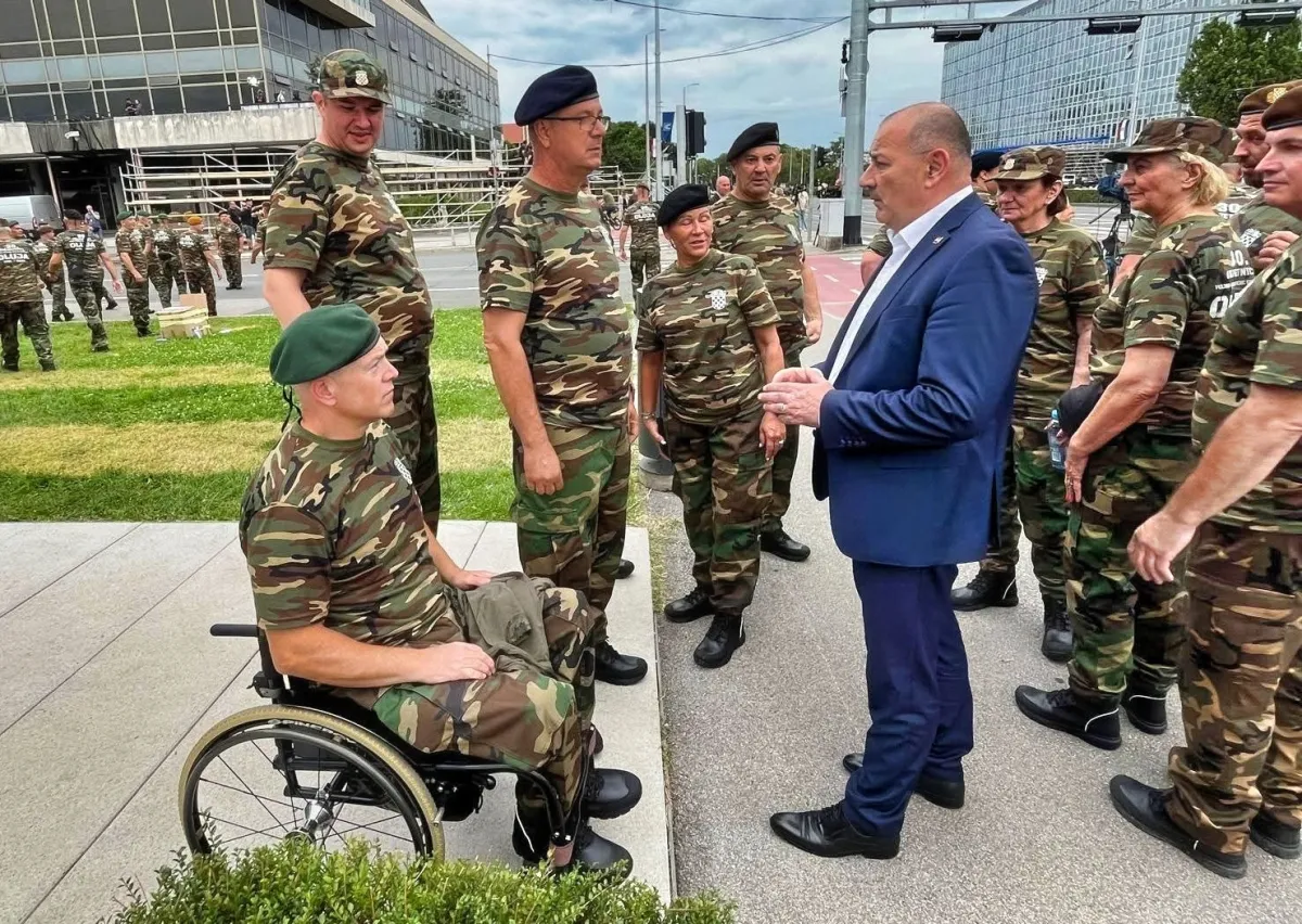 O WhatsApp Image 2025 10 11 at 15 49 31 1200